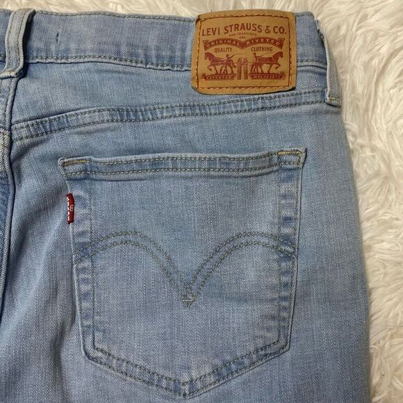 Levis Boyfriend Skinny Jeans Light Blue Denim Size 28 x 30 Stretchy Measures 32x - Picture 6 of 11